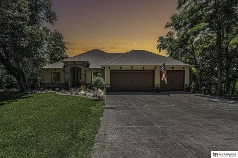 10275 Crystal Lake Dr, Blair, NE 68008