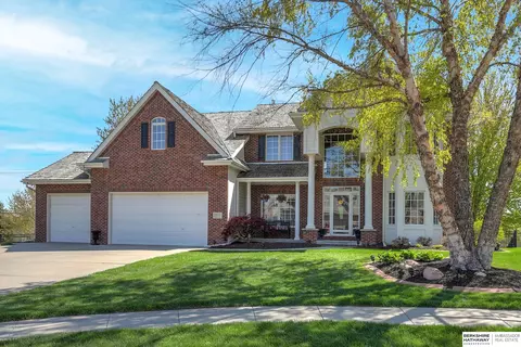 18635 Gold Cir, Omaha, NE 68130