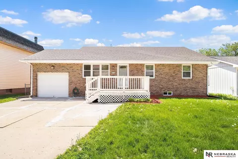 7913 Nina St, Omaha, NE 68124