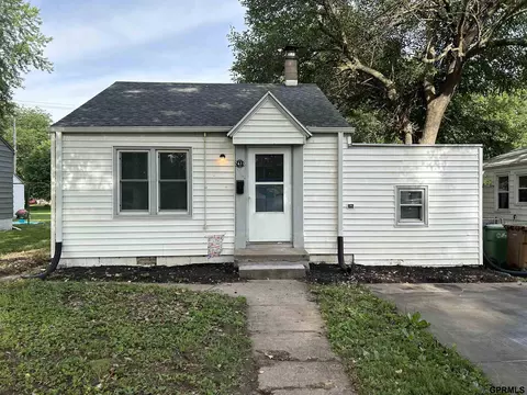2410 Hancock St, Bellevue, NE 68005