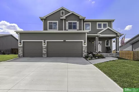 11728 S 112 St, Papillion, NE 68046