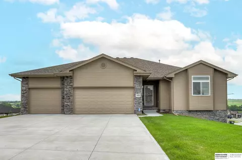 12933 Eagle Cir, Omaha, NE 68142