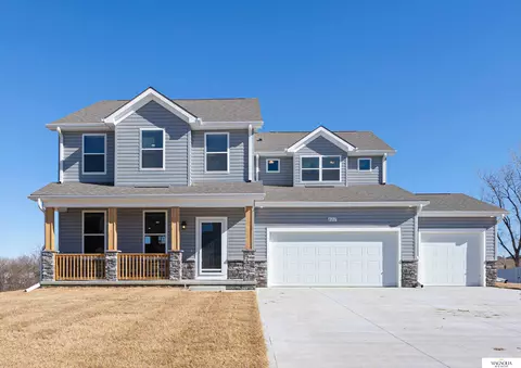 8217 N 171 Avenue Cir, Bennington, NE 68007