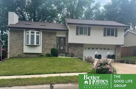 3727 Schuemann Dr, Bellevue, NE 68123