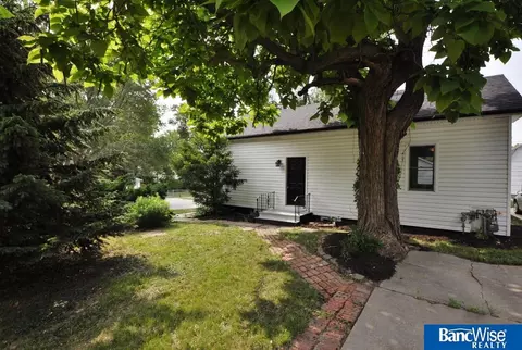 6745 Aylesworth Ave, Lincoln, NE 68505