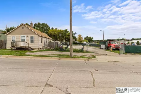 6006 S 25 St, Omaha, NE 68107