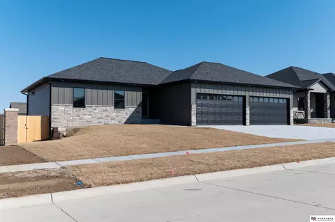 7308 Anselm Ln, Lincoln, NE 68516