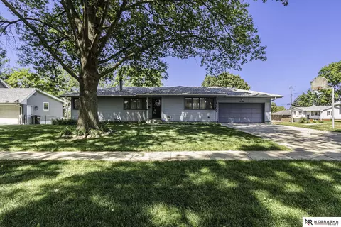 3704 S 49th Ave, Omaha, NE 68106