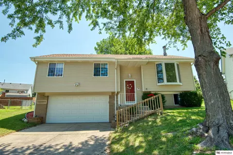 11205 Young Cir, Omaha, NE 68138