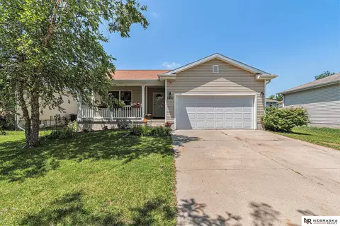2401 SW Soukup Dr, Lincoln, NE 68522