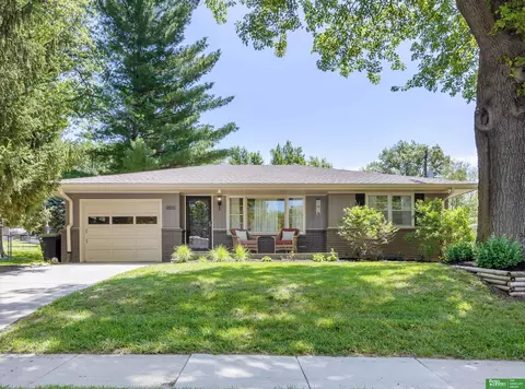 1800 Brookhaven Dr, Lincoln, NE 68506