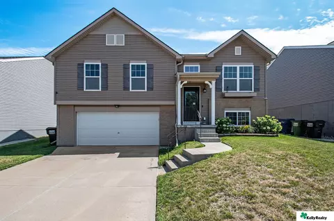 19413 W St, Omaha, NE 68135