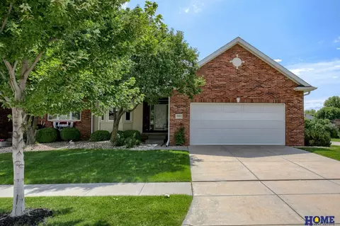 4664 Shirl Ct, Lincoln, NE 68516