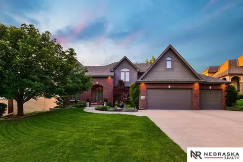 18218 C St, Omaha, NE 68130