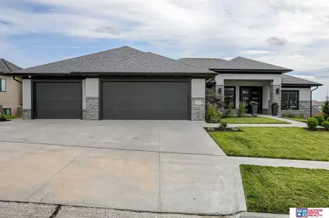 7345 Dempster Dr, Lincoln, NE 68516