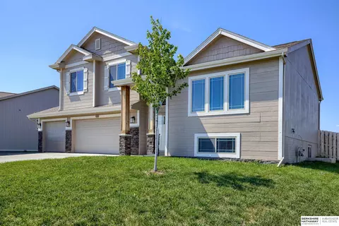 16702 Potter St, Bennington, NE 68007