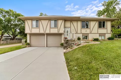3301 Redwing Dr, Bellevue, NE 68123