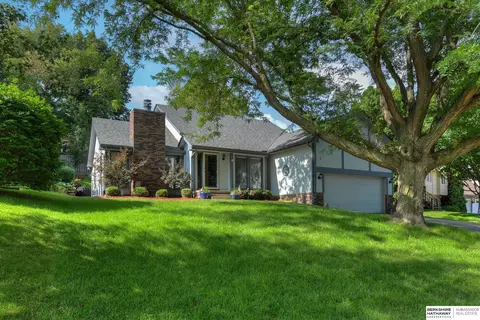 16023 Nottingham Dr, Omaha, NE 68118