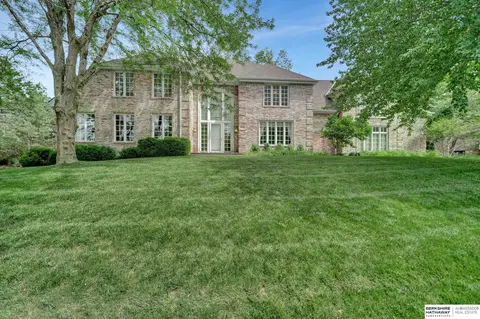 5640 Hickory Crest Dr, Lincoln, NE 68516