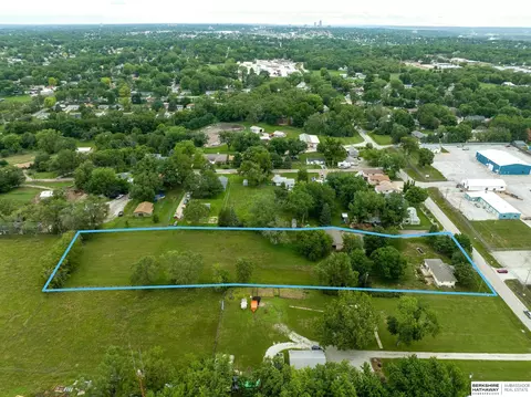8402 Cedar Island Rd, Bellevue, NE 68147