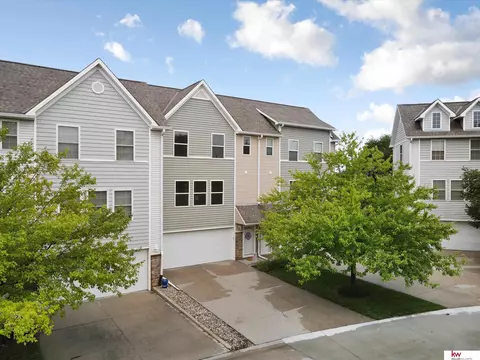18246 Hayes Plz, Omaha, NE 68135