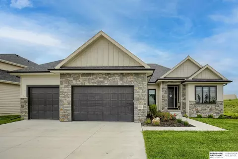 18333 Cheyenne Rd, Omaha, NE 68136