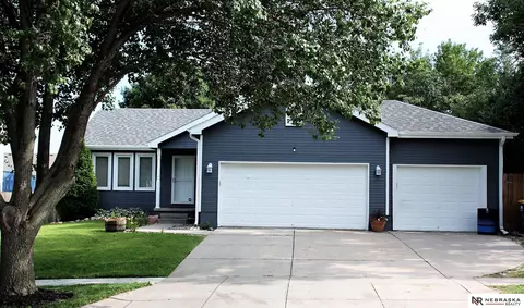 2301 Chanticleer Ct, Lincoln, NE 68521