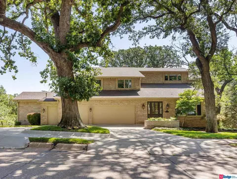215 Bellevue Blvd S, Bellevue, NE 68005