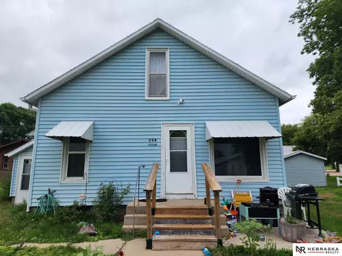 704 Oxford Ave, Elwood, NE 68937