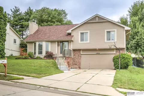 15916 O Cir, Omaha, NE 68135