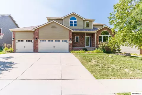 6135 Glass Ridge Dr, Lincoln, NE 68526