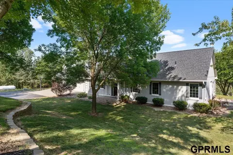 21375 Lake Hill Ln, Council Bluffs, IA 51503