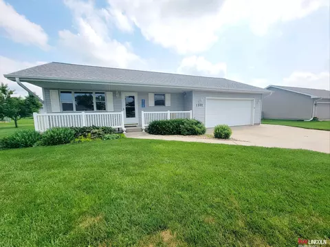 1502 Pine Ridge Ct, Juniata, NE 68955