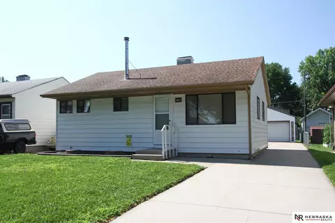 4619 Gladstone St, Lincoln, NE 68504