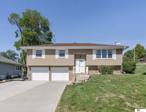 11506 Raleigh Dr, Omaha, NE 68164