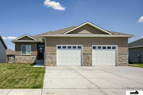 7322 N 49th St, Lincoln, NE 68514