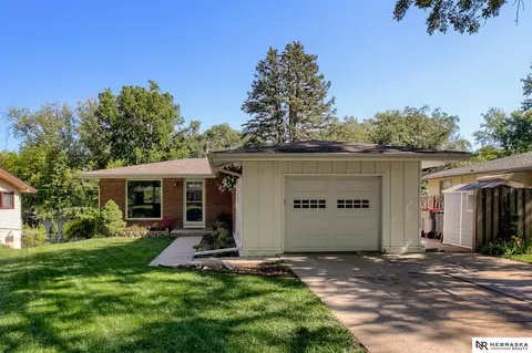 1449 W Avon Ln, Lincoln, NE 68505