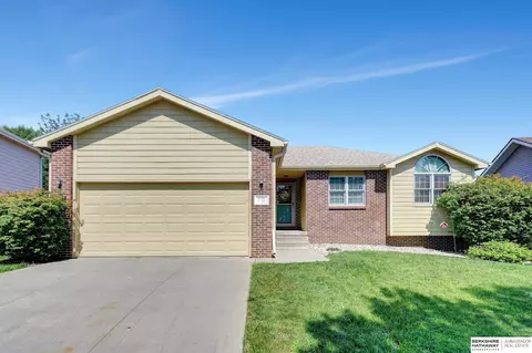 7121 N 15th St, Lincoln, NE 68521