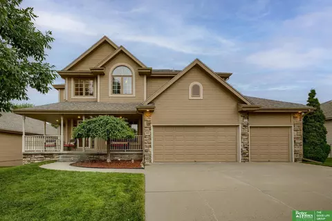 8022 S 104th St, La Vista, NE 68128