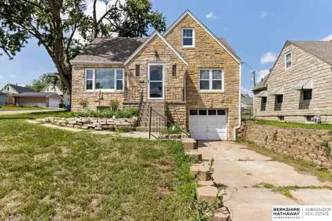 3644 W St, Omaha, NE 68107