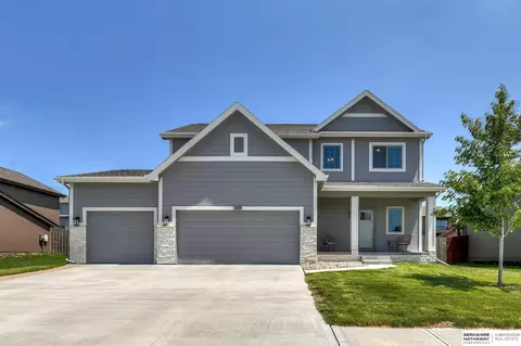 5009 N 181 St, Elkhorn, NE 68022