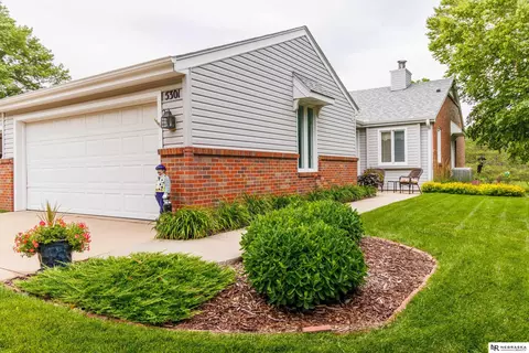5301 Thies Cove Dr, Lincoln, NE 68516
