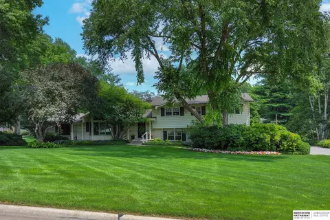 2821 S 100 St, Omaha, NE 68124