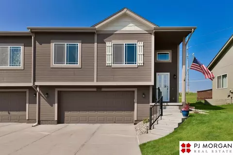 14313 Wood Valley Dr, Omaha, NE 68142