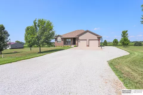 23050 240th St, Underwood, IA 51576