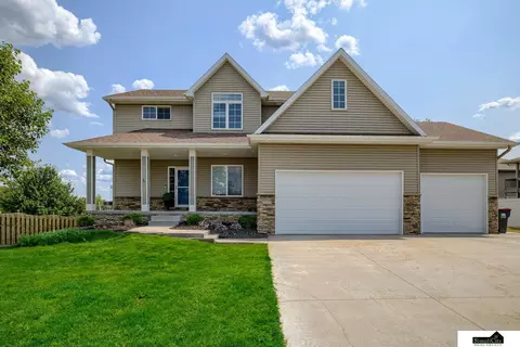 9709 Chateau Cir, Lincoln, NE 68526