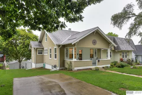 2142 S 35 St, Omaha, NE 68105