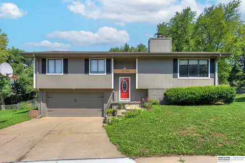 10705 Borman Cir, Omaha, NE 68127