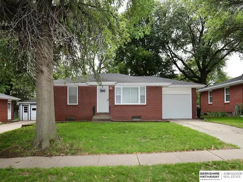 611 N 68 St, Lincoln, NE 68505
