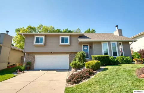 15827 Parker St, Omaha, NE 68118